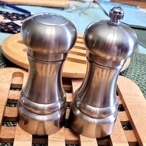 Stainless salt/pepper set 4-1/4"